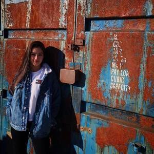 Meet your Posher, Alexia